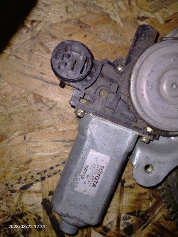 Стеклоподъемник передний левый TOYOTA MATRIX 02-08 Стеклоподъемник передний левый TOYOTA MATRIX 02-08