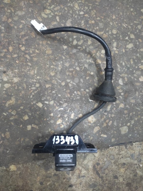 Камера заднего вида INFINITI G25/G35/G37/Q40 06-14 2011 Седан 3.7 VQ37VHR 28442-1NF0A Б/У