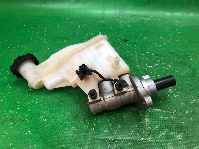 Главный тормозной цилиндр KIA FORTE YD 12- YD 1.8 G4NB Главный тормозной цилиндр KIA FORTE YD 12- YD 1.8 G4NB