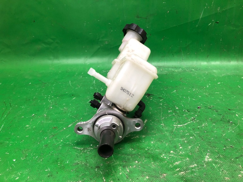 Главный тормозной цилиндр SONATA LF 2014- 2015 LF 2.4 G4KJ Главный тормозной цилиндр SONATA LF 2014- 2015 LF 2.4 G4KJ