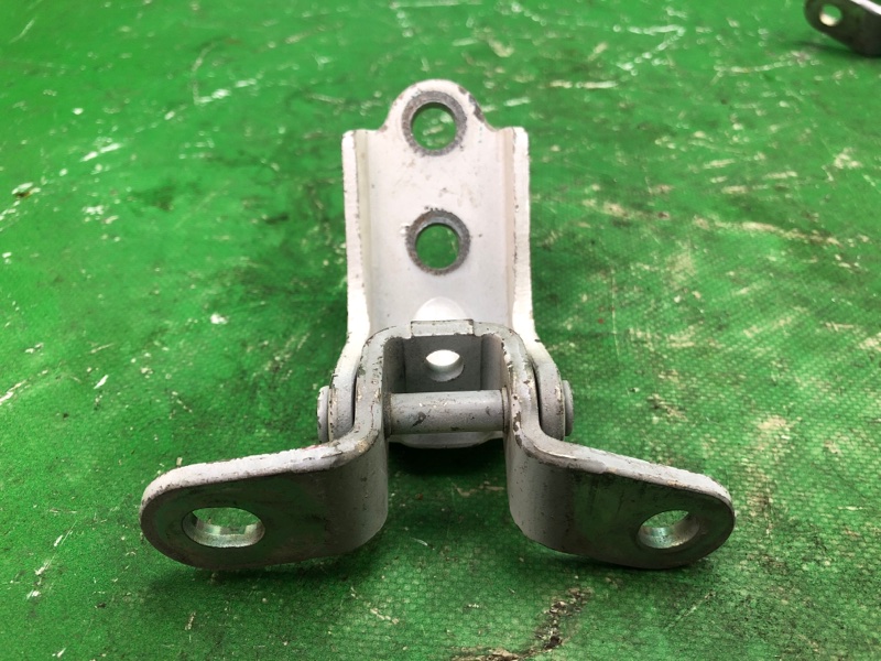 Петля двери нижняя задняя правая HYUNDAI SONATA YF 10-14 2011 YF 2.4 G4KJ 79320-2E000 Б/У