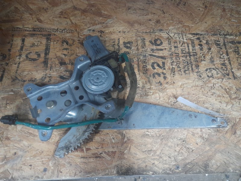 Стеклоподъемник задний правый INFINITI G35 03-07 Стеклоподъемник задний правый INFINITI G35 03-07