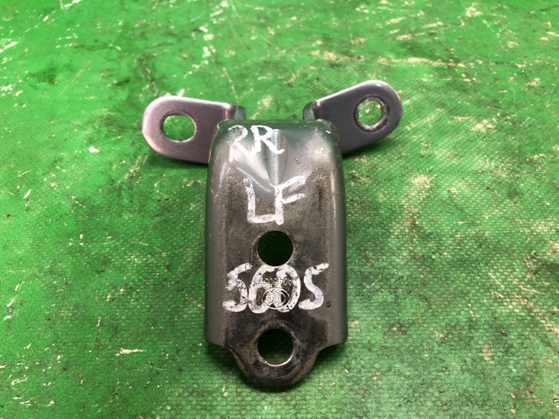 Запчасть петля двери нижняя задняя правая HYUNDAI SONATA LF 2014- 2015 LF 2.4 G4KJ 79310-2E000 Б/У Петля двери нижняя задняя правая HYUNDAI SONATA LF 2014- 2015 LF 2.4 G4KJ 79310-2E000 Б/У