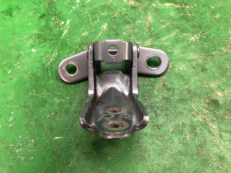 Петля двери нижняя задняя правая HYUNDAI SONATA LF 2014- LF 2.4 G4KJ Петля двери нижняя задняя правая HYUNDAI SONATA LF 2014- LF 2.4 G4KJ