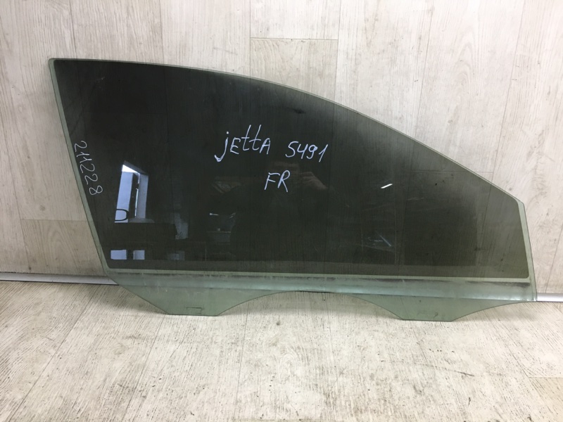 Стекло двери переднее правое VOLKSWAGEN JETTA USA 10-17 2011 162 CBTA 2.5L 1K5 845 202 B Б/У