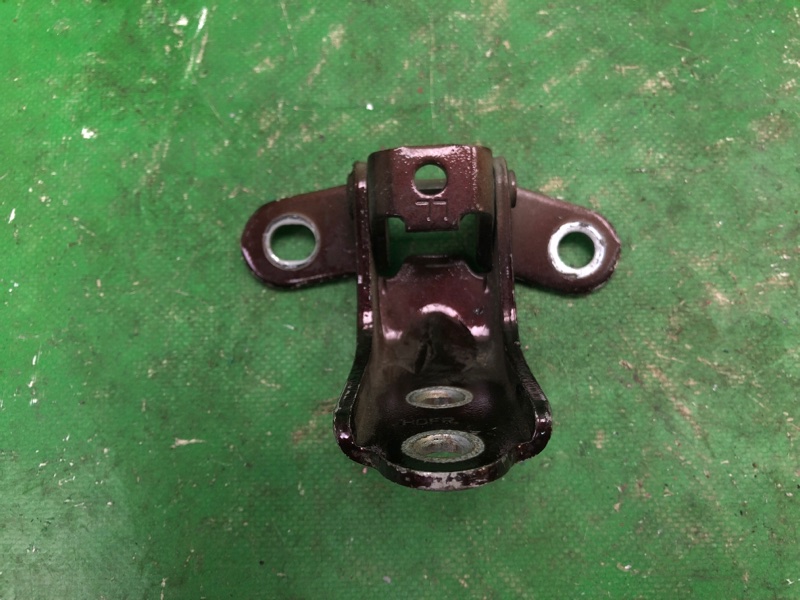 Петля двери нижняя левая KIA FORTE/CERATO TD 08-13 TD 2.0 G4KD