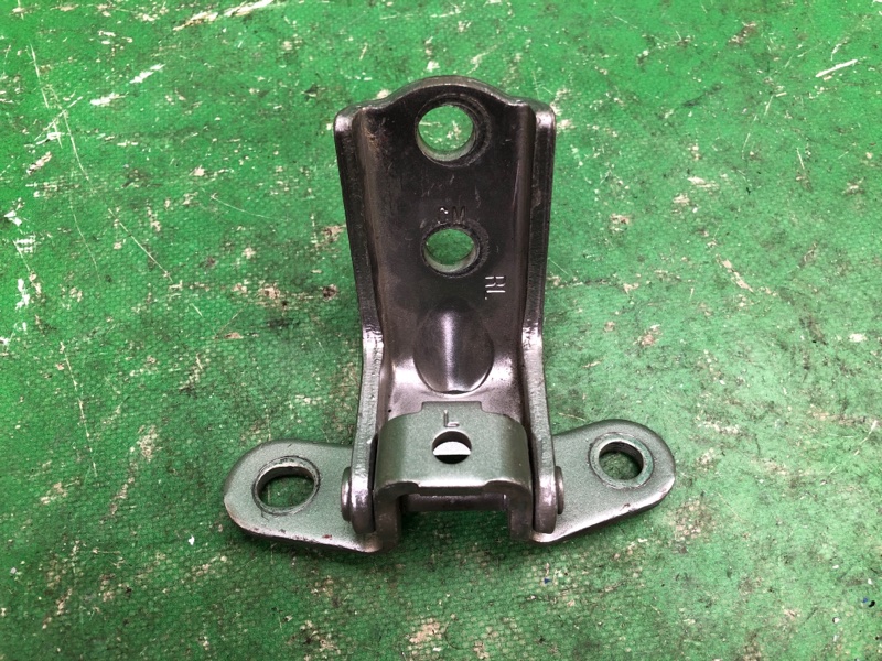 Петля двери нижняя задняя правая KIA SORENTO XM 09-14 XM 2.4 G4KJ