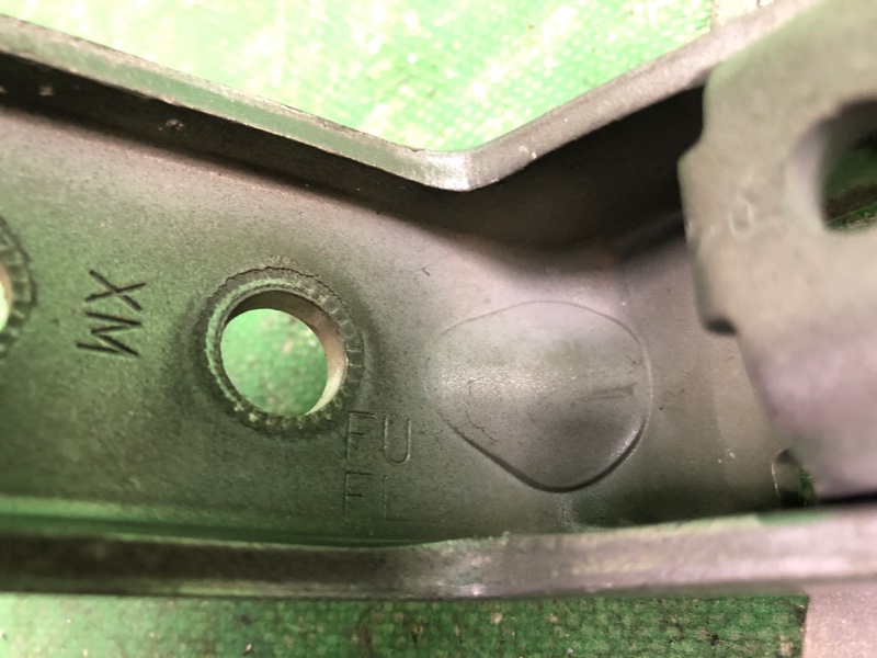 Петля двери нижняя задняя левая KIA SORENTO XM 09-14 XM 2.4 G4KJ