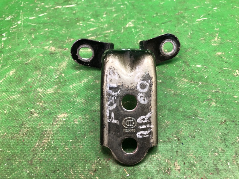 Петля двери нижняя правая KIA FORTE/CERATO TD 08-13 2009 TD 2.0 G4KD 79320-2H000 Б/У