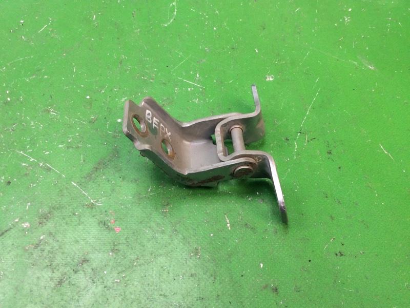 Петля двери верхняя передняя правая MAZDA 3 BM 13-19 2017 BM 2.0 PE-VPS KD53-58-210A Б/У