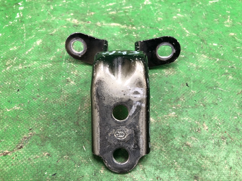 Петля двери нижняя левая KIA FORTE/CERATO TD 08-13 2009 TD 2.0 G4KD 79310-2H000 Б/У