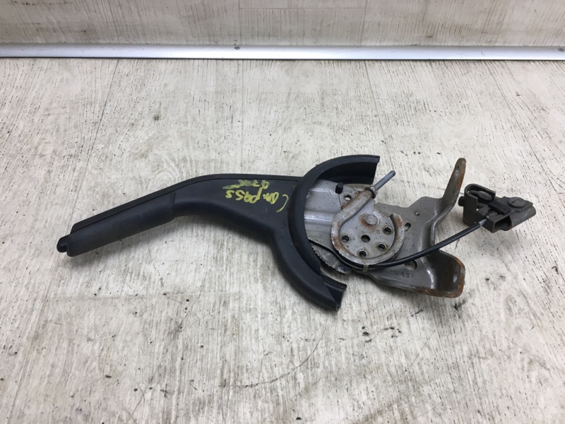 Запчасть рычаг стояночного тормоза JEEP COMPASS 06-16 2014 MK49 2.0 ECN 1CR75DX9AE Б/У Рычаг стояночного тормоза JEEP COMPASS 06-16 2014 MK49 2.0 ECN 1CR75DX9AE Б/У