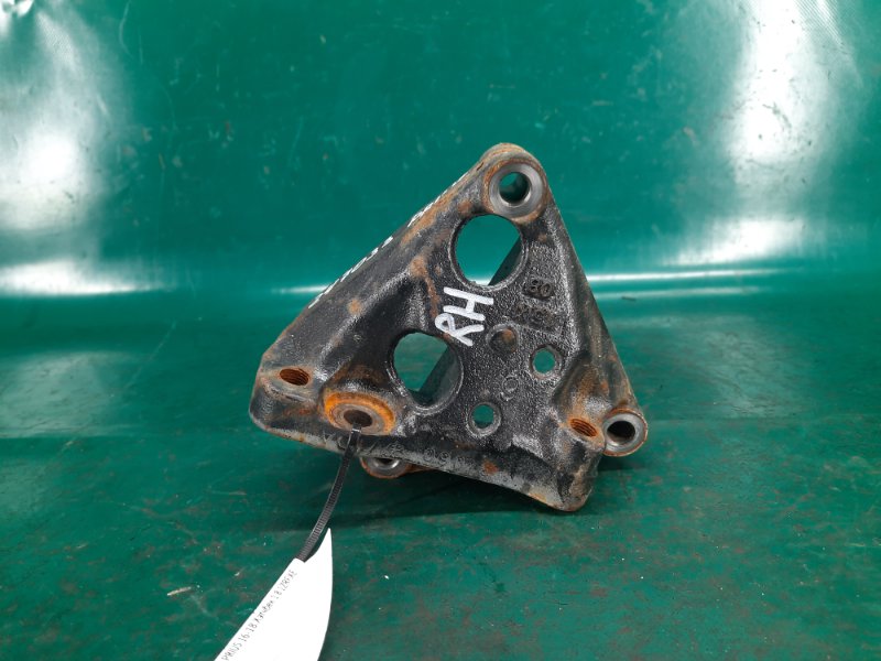 Запчасть кронштейн двигателя правый TOYOTA PRIUS 16- 2016 Хэтчбек 1.8 2ZRFXE 12315-37060 Б/У Кронштейн двигателя правый TOYOTA PRIUS 16- 2016 Хэтчбек 1.8 2ZRFXE 12315-37060 Б/У