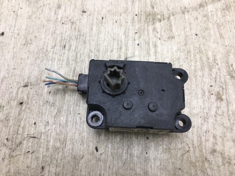 Моторчик заслонки печки NISSAN LEAF 10-17 27730-1FC1B Б/У