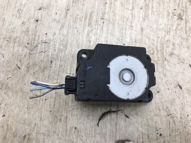 Моторчик заслонки печки LEAF 10-17