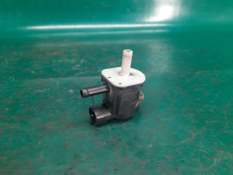 Клапан электромагнитный (вакуумный) TOYOTA PRIUS 16- 2016 Хэтчбек 1.8 2ZRFXE 90910-12276 Б/У