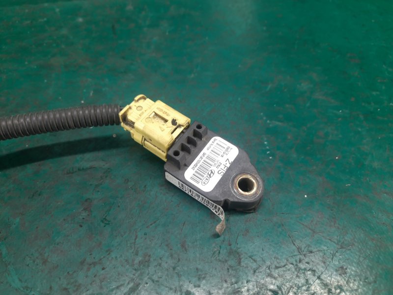 Датчик удара передний левый SONATA YF 10-14 2013 Седан 2.4 Датчик удара передний левый SONATA YF 10-14 2013 Седан 2.4