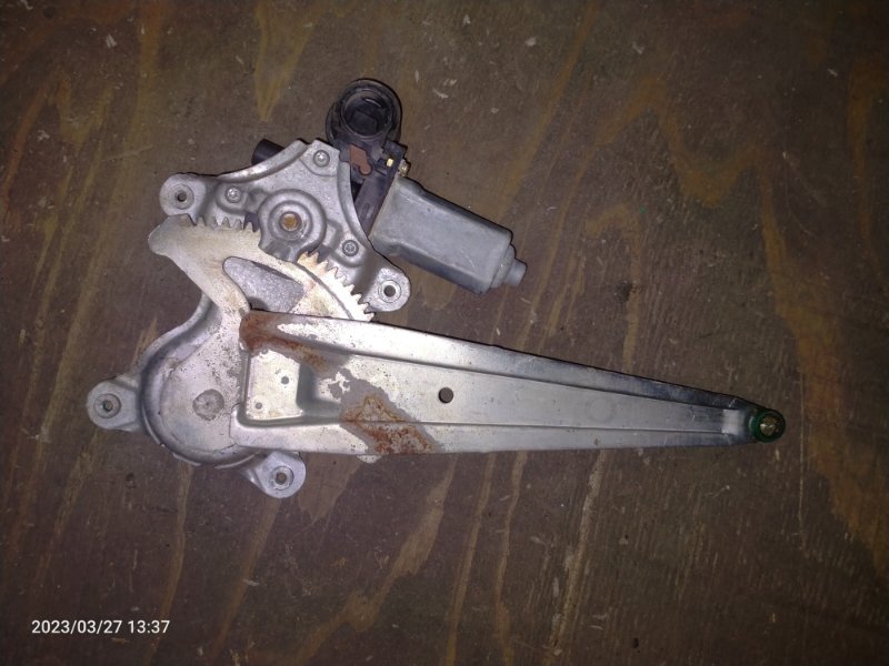 Стеклоподъемник задний правый MATRIX 02-08 2002 ZZE132 1.8L 1ZZ-FE