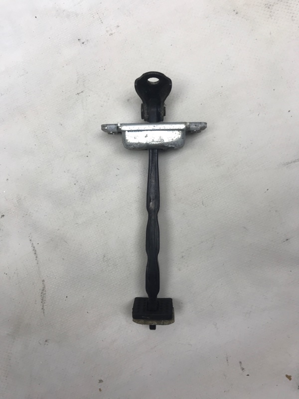 Запчасть ограничитель двери передний левый HYUNDAI SONATA LF 2014- 79380-C1010 Б/У Ограничитель двери передний левый HYUNDAI SONATA LF 2014- 79380-C1010 Б/У