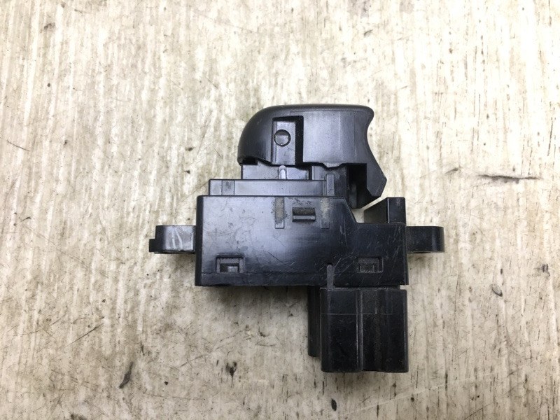 Кнопка стеклоподъемника задняя левая NISSAN LEAF 10-17