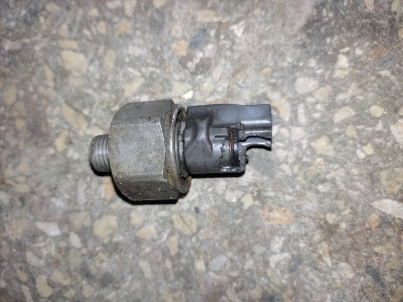 Датчик детонации TOYOTA CAMRY 30 02-06 89615-12090 Б/У