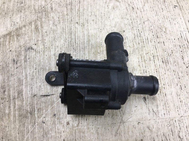 Помпа охлаждения электрическая VOLKSWAGEN PASSAT B7 11-15 2014 A32 1.8 CPRA 5C0 965 561 Б/У