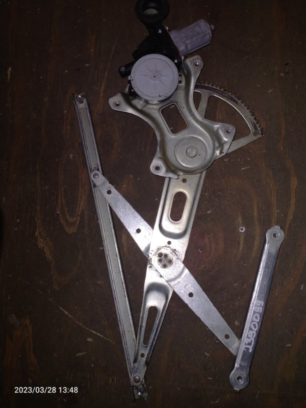 Стеклоподъемник передний правый TOYOTA RAV4 05-12 69801-52080 Б/У