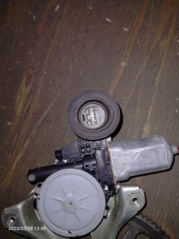 Стеклоподъемник передний правый RAV4 05-12