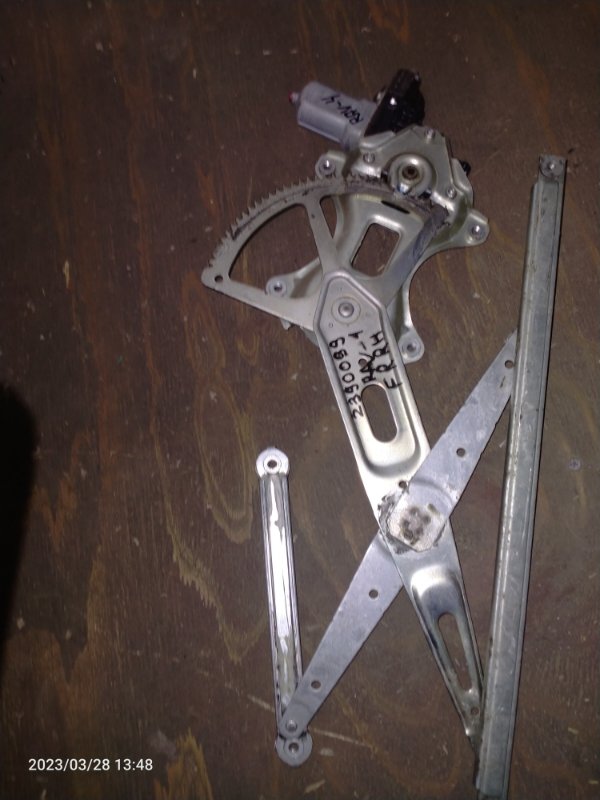 Стеклоподъемник передний правый TOYOTA RAV4 05-12