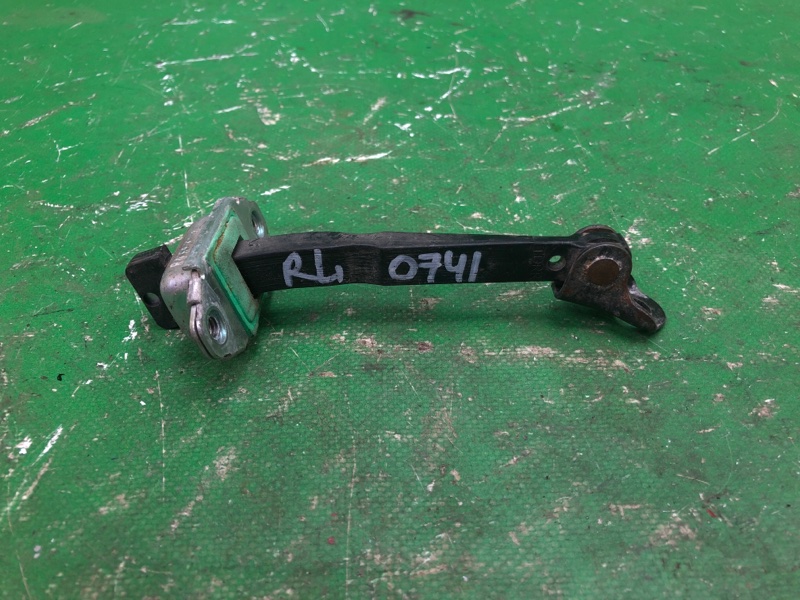 Запчасть ограничитель двери задний KIA FORTE/CERATO TD 08-13 2009 TD 2.0 G4KD 79480-1M000 Б/У Ограничитель двери задний KIA FORTE/CERATO TD 08-13 2009 TD 2.0 G4KD 79480-1M000 Б/У