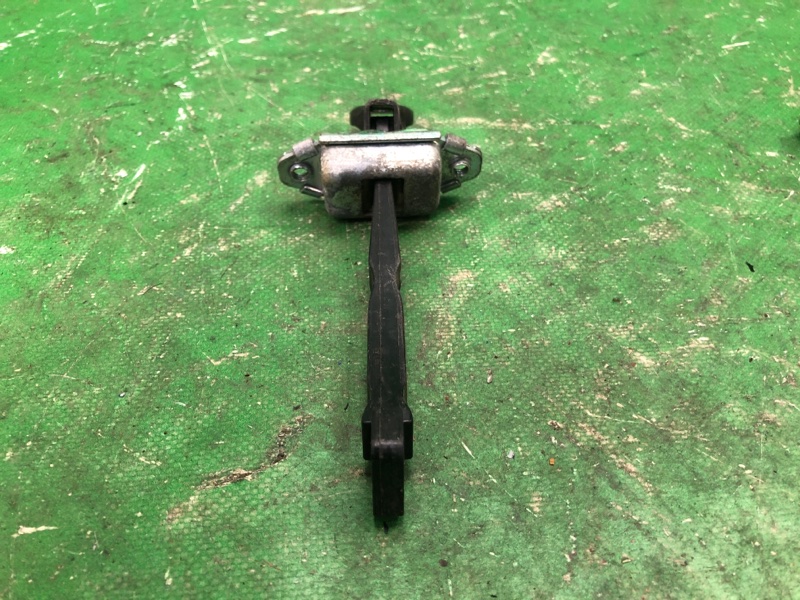 Ограничитель двери задний KIA FORTE/CERATO TD 08-13 2009 TD 2.0 G4KD 79480-1M000 Б/У