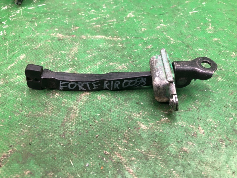 Ограничитель двери задний KIA FORTE/CERATO TD 08-13 2009 TD 2.0 G4KD 79480-1M000 Б/У