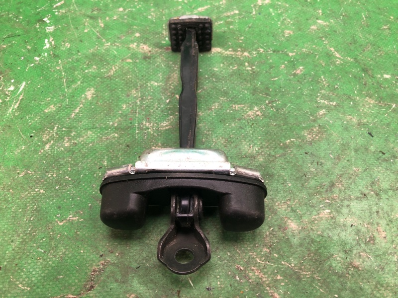 Ограничитель двери задний KIA SORENTO UM 14- UM 2.4 G4KJ Ограничитель двери задний KIA SORENTO UM 14- UM 2.4 G4KJ