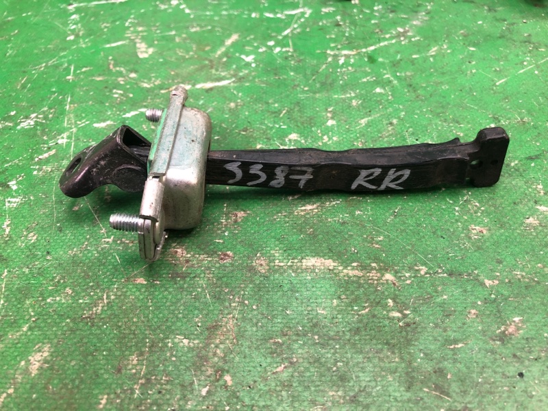 Запчасть ограничитель двери задний левый KIA SORENTO XM 09-14 2009 XM 2.4 G4KE 794802P000 Б/У Ограничитель двери задний левый KIA SORENTO XM 09-14 2009 XM 2.4 G4KE 794802P000 Б/У