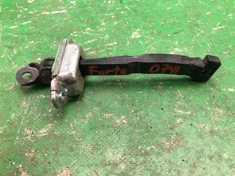 Запчасть ограничитель двери задний KIA FORTE/CERATO TD 08-13 2009 TD 2.0 G4KD 79480-1M000 Б/У Ограничитель двери задний KIA FORTE/CERATO TD 08-13 2009 TD 2.0 G4KD 79480-1M000 Б/У