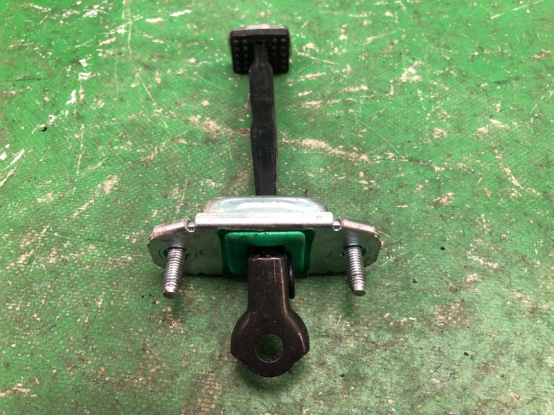 Ограничитель двери задний KIA SORENTO UM 14- UM 2.4 G4KJ Ограничитель двери задний KIA SORENTO UM 14- UM 2.4 G4KJ