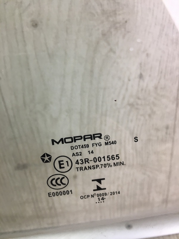 Стекло двери переднее левое 200 14-16 2015 UF 2.4 ED6