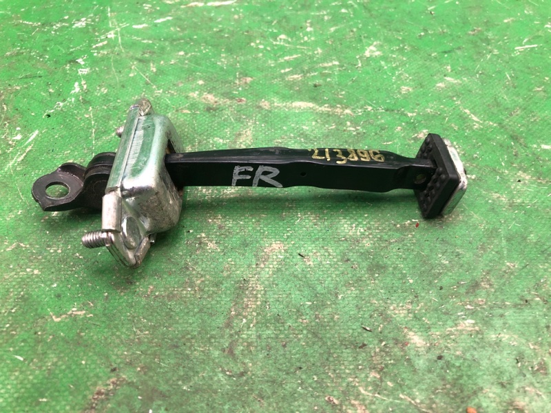 Запчасть ограничитель двери передний KIA OPTIMA JF 15-20 79390-D5000 Б/У Ограничитель двери передний KIA OPTIMA JF 15-20 79390-D5000 Б/У