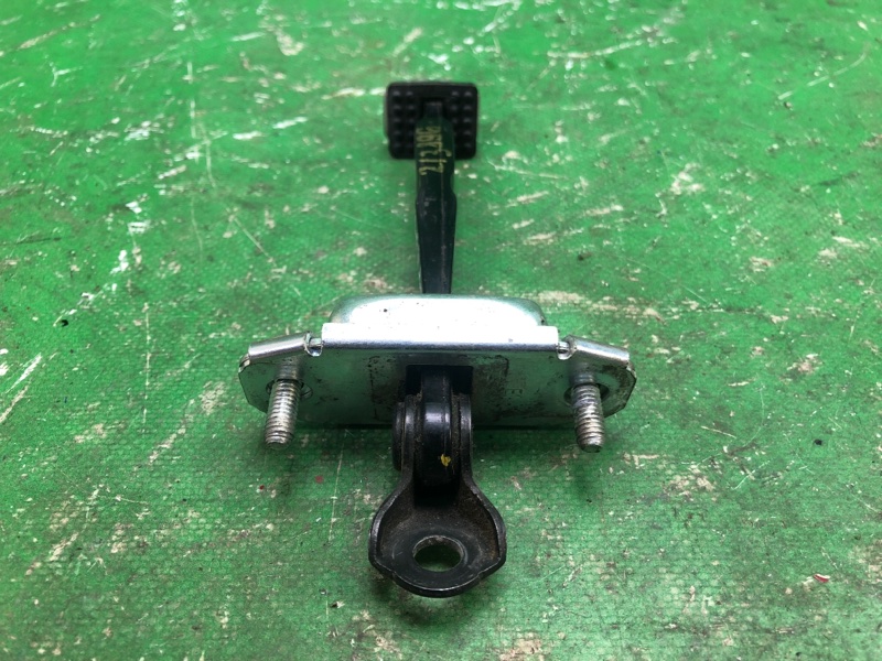 Ограничитель двери передний KIA OPTIMA JF 15-20 Ограничитель двери передний KIA OPTIMA JF 15-20