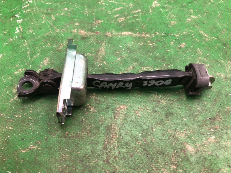 Запчасть ограничитель двери передний TOYOTA CAMRY 55 14-17 2015 ASV50 2.5 2ARFE 68610-06091 Б/У Ограничитель двери передний TOYOTA CAMRY 55 14-17 2015 ASV50 2.5 2ARFE 68610-06091 Б/У