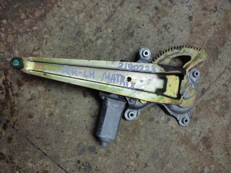 Стеклоподъемник задний левый TOYOTA MATRIX 02-08 69804-01040 Б/У