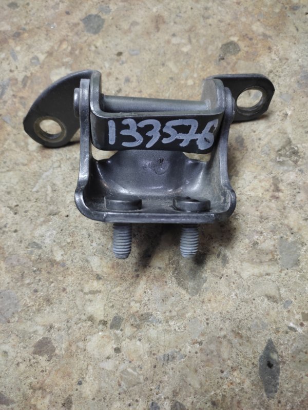 Запчасть петля двери верхняя задняя левая TOYOTA MATRIX 02-08 68760-02050 Б/У Петля двери верхняя задняя левая TOYOTA MATRIX 02-08 68760-02050 Б/У