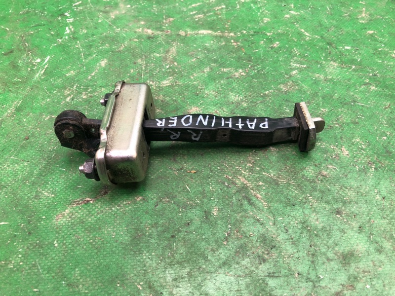 Ограничитель двери задний NISSAN PATHFINDER R52 12-21 2014 R52 3.5 VQ35DE 82430-3JA0A Б/У