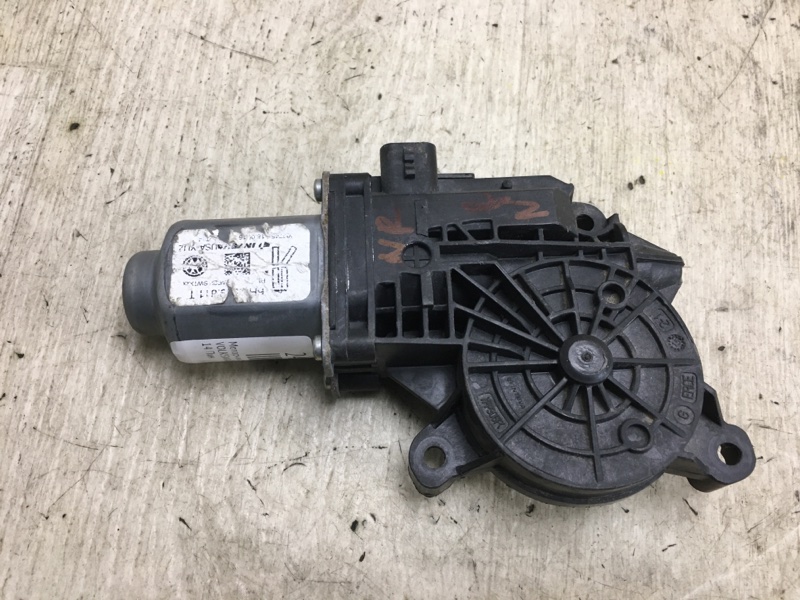 Моторчик стеклоподъемника задний левый JETTA USA 10-17