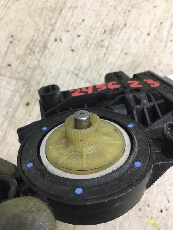 Моторчик стеклоподъемника задний левый JETTA USA 10-17