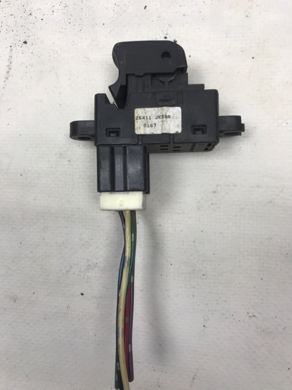 Кнопка стеклоподъемника задняя правая INFINITI G25/G35/G37/Q40 06-14 2007 Седан 3.5 VQ35HR 25411-JK00A Б/У