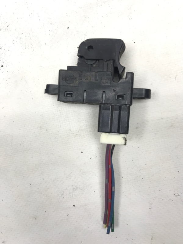 Кнопка стеклоподъемника задняя правая G25/G35/G37/Q40 06-14 2007 Седан 3.5 VQ35HR