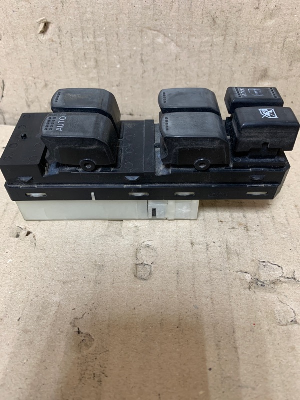 Блок управления стеклоподъемниками передний левый SX4 06-13 2008 Хетчбек 2.0