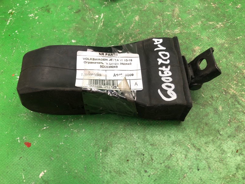 Ограничитель двери задний VOLKSWAGEN JETTA USA 10-17 2012 162 2.5 CBUA 5C6 839 249 Б/У