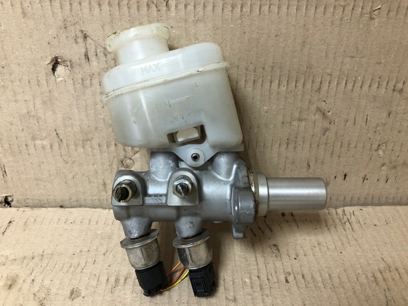 Запчасть главный тормозной цилиндр INFINITI FX S50 03-08 2007 Внедорожник 3.5 VQ35DE D6010-CL71A Б/У Главный тормозной цилиндр INFINITI FX S50 03-08 2007 Внедорожник 3.5 VQ35DE D6010-CL71A Б/У